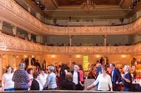 Sie suchen einen hochzeit dj, der ein stilvolles auftreten, eine exklusive auf ihre hochzeit abgestimmte musikauswahl hat und ihre einzigartige hochzeitfeier als hochzeit dj zu einer. Tanz Auf Einem Kick Off Event Im Kaisersaal Zu Erfurt Erfurt Dj Thuringen