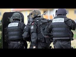 Diese gurte bieten genug verwindungssteifigkeit, um beispielsweise das tragen von holstern (im bund oder außen an der hüfte) zu ermöglichen. Doku Spezialeinheit Eko Cobra C Youtube