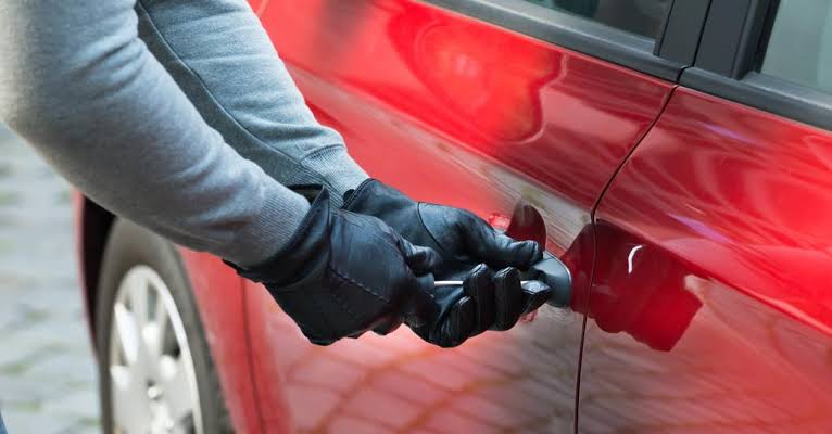Furti d’auto e ricettazione in Puglia Abruzzo e Molise, scattano quattro arresti