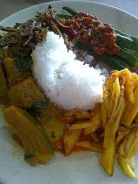 Mulut terus meliur teringatkan rasa masam, masin, manis dan pedas. Local Malaysian Food Clockwise Raw Mango Sambal Pumpkin Cooked In Spicy Coconut Milk Fried Ikan Bilis With Chillies An Malaysian Food Food Food Photography