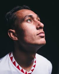 Saatnya Verdonk dan Idzes istirahat? Calvin Verdonk dan Jay Idzes selalu  tampil full 90 menit dibawah asuhan Kluivert. Mengingat lawan Jepang🇯🇵  yang sudah tidak menentukan apa-apa lagi… Apakah Patrick Kluivert akan  mengistirahatkan