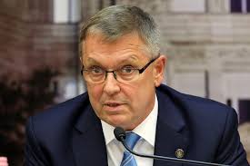 Kevesen kaptak belőle olyan nagy összeget, mint tiborcz és két ismerőse. Matolcsy Gyorgy Az Mnb Megerositette Eddigi Politikajat
