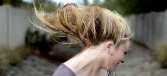 Ma aspetta, ti fa davvero bene sciacquare i capelli senza lavarli? Perche Bisogna Lavare I Capelli Con L Acqua Fredda O Tiepida Bigodino