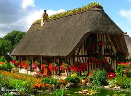 This Is A Chaumiere Cottage Near Rouen In France Chaumiere Maisons Francaises Paysage France