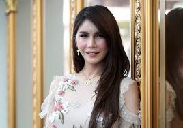 Usahawan kosmetik penuh sensasi, nur sajatyang meninjau ruangan instagram pengusaha kosmetik terkenal, nur sajat hari ini ada memuat naik sebeuah video memaparkan dirinya sedang. Jabatan Pendaftaran Tidak Terima Permohonan Nur Sajat