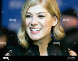 Santa Barbara, California, USA. 1st Feb, 2015. Actress Rosamund Pike  arrives at the 30th Santa Barbara International Film Festival to accept the  Virtuoso Award for her performance in the film "Gone Girl."