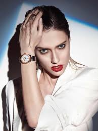 Elin Francis's Instagram, Twitter & Facebook