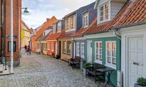 Direct booking colaboreaza direct cu mari touroperatori si chiar cu hoteluri afiliate ce isi publica oferta in portalul nostru. 54 Lei Zboruri Ieftine Din Bucuresti In Copenhaga In 2021 Momondo