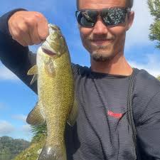 What is a good pond around Charleston that's good for bass fishing?