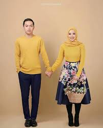 Foto prewedding di pantai menjadi salah satu konsep yang paling banyak digunakan oleh para calon pasangan tiap tahun. Pin Di Pose Couple