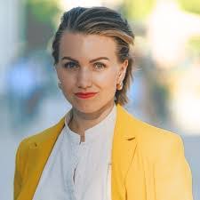 Lorraine Rothwell's Instagram, Twitter & Facebook