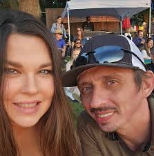 Sara Gibson's Instagram, Twitter & Facebook