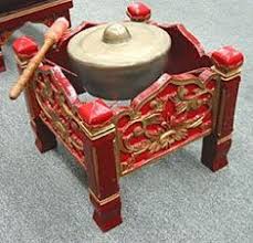 Sama halnya dengan gambang pada seperangkat instrumen gamelan yang lengkap terdapat 3 buah gender, yakni gender slendro, gender pelog bem, dan gender pelog barang. 17 Ide Gamelan Musik Alat Gambar