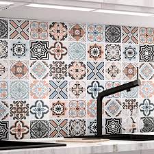 Folie abmessen und grob zuschneiden. Kuchenruckwand Fliesenaufkleber 61 X 500cm Mosaikfliese Klebefolie Fliesen Fur Kuche Und Bad Pvc Deko Fliesenfolie Kacheldekor Typ B Amazon De Kuche Haushalt Wohnen