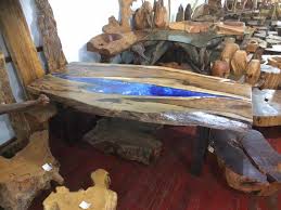 Mesas hechas de tronco de arbol con resina en cali valle lo que debes hacer es muy simple. Mesa Em Prancha Macica Com Trabalho Em Pedras E Resina Pe Em Ferro