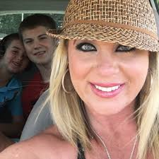 Stream Lori Peavy music