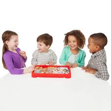 Este juego es muy divertido, y hasta los adultos disfrutarán de él. Hasbro Games Operando