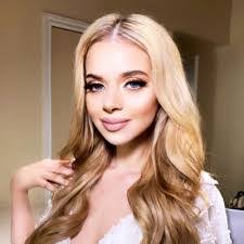 Donna Gerace's Instagram, Twitter & Facebook