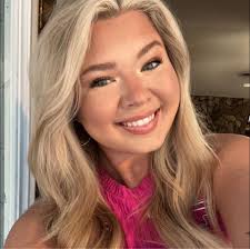 Jackie Crawford showed up to the National Finals Rodeo 6 months pregnant 🤰  CUT OFF her Saddle horn to protect her baby girl and roped in 1.9 seconds!  She's leading the WORLD!