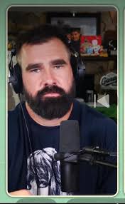 One small, easy-to-miss moment that I loved from the @newheightshow episode  was when Jason suggested the otters eat sourdough bread and everyone  quickly moved on, laughing. But Jason whispered to himself, “they're