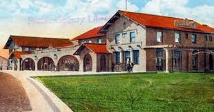 The Santa Fe Railroad Depot Operated From 1910 To 1940 At 605 Johnson And Was Amarillo Connect Harvey House Commercial And Office Architecture House Restaurant