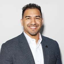 Michael Deno's Instagram, Twitter & Facebook