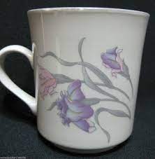 With intricated floral motifs, pearl embroidery ,the dupatta is all set to be paired with a suit set or a lehenga. Vintage Circa 1988 China Pearl Stone Ware Orchid Flower Pattern 8748 Coffee Mug Or Tea Cup Pristine Condtion As Ne Peinture Sur Porcelaine Peinture Porcelaine