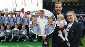 Harry kane is captain of england, he scores a lot of goals and he is about to star in his very own transfer saga. Calcio Harry Kane E L Incontro A 11 Anni Con David Beckham Le Foto Gia Rivelano Cosa Sarebbe Diventato