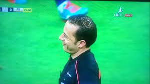 Haftasında fenerbahçe, gaziantep fk çakır'ın yeni tarzı. Mevlut Tezel On Twitter Yagmurlu Havada Topik Surersen Cuneyt Cakir Gibi Olursun Http T Co Wrokngnz5f
