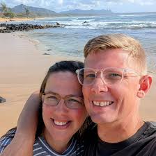 I took the dive. Planning for a hybrid board. The second pic is what I'm  brainstorming, the third is my current rig. I was planning to put the comp,  volume, and Sugar