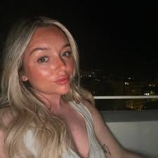 Niamh Langton's Instagram, Twitter & Facebook