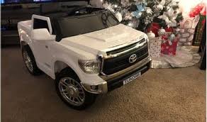 Use for comparison purposes only. 6 Volt Toyota Tundra Electric Ride On By Dynacraft With Working Truck Bed And Mp3 Player Walmart Com Walmart Com