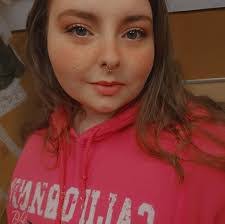 Tessa Cantrell's Instagram, Twitter & Facebook