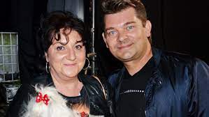 Www.zespolakcent.pl facebook poprawiny wesela eweliny i daniela martyniuk! Zenek Martyniuk I Jego Rodzina Zona Danuta Syn Daniel Rozwiaz Quiz O Liderze Zespolu Akcent Plejada Pl