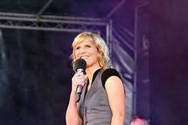 After work comedy /w holger müller, ausbilder schmidt, armin nagel & vera deckers tickets am 04/15/2021 @baskets carena | telekom dome, bonn bei vivenu kaufen. Vera Deckers Buchen Kosten Checken Bobparsley Event