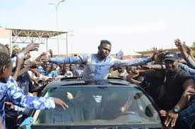 Mamadou Gassama: Découvrez son retour triomphal en terre natale