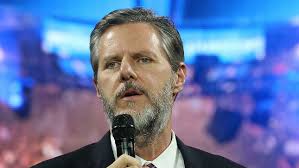 Evangelical students returning university diplomas to protest Trump