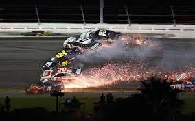 Following inclement weather that delayed. Hamlin Survives Multiple Late Wrecks To Win Second Daytona 500 Duluth News Tribune