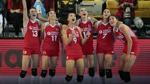 Üçüncü sette ise kıyasıya bir mücadele vardı. Filenin Sultanlari Avrupa Sampiyonasi Nda Finalde Bayrak Haber