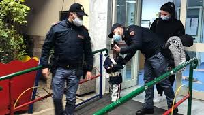 Fo indumento completo o insieme di indumenti che si indossa sopra la biancheria e sotto il soprabito: Napoli La Polizia E Il Sogno Di Davide Un Giorno Da Agente Per Il Bimbo Guarito Al Pausilipon La Repubblica