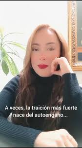 No es el mundo quien te traiciona, es eso que eliges no ver cuando te miras  al espejo., Durante años aprendiste a ser fuerte, a callar y adaptarte.,  Pero llega un momento en la vida donde seguir ...