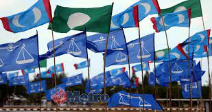 Senarai pusat penamaan calon, pusat penjumlahan rasmi undi dan pusat pengiraan undi berkelompok 1 pilihan raya umum ke 13 by myadha in types > government & politics. Bahang Pru14 Bermula
