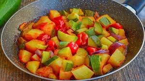 Ragout De Pommes De Terre Et Courgettes Recettes Faciles Recette En 2020 Pomme De Terre Ragout Pomme De Terre Legume