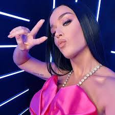 Jenn Rollins's Instagram, Twitter & Facebook