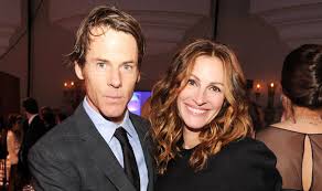 Pictured giving him a peck on the cheek as he smiled at the camera, roberts captioned the photo simply: What S The Truth About Julia Roberts S Marriage To Danny Moder Celebrity News Showbiz Tv Express Co Uk