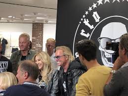 Ed oneill may be one of the only people in the world to not recognize britney spears. Ein Tag Mit Carmen Und Robert Geiss Im Shopping Center Riesen Andrang Die Geissens Bei Sinn