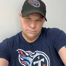 Darren Schaefer's Instagram, Twitter & Facebook