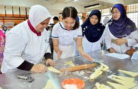 Memperkenalkan kolej vokasional kuala selangor. 10 Pelajar Korea Selatan Timba Pengalaman Di Malaysia