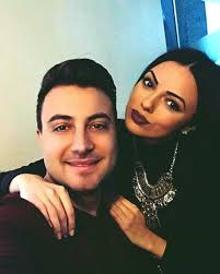 Folclor romanesc si muzica buna. Biografia Valentin Sanfira De La Doina Gorjului La O Poveste Impresionanta De Viata
