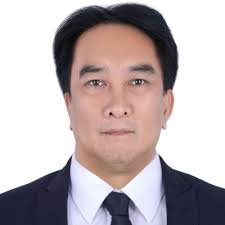 Martins Licis @martinslicis is the 2019 World's Strongest Man and known for  his amazing feats of strength like this World Record Steinborn Squat!